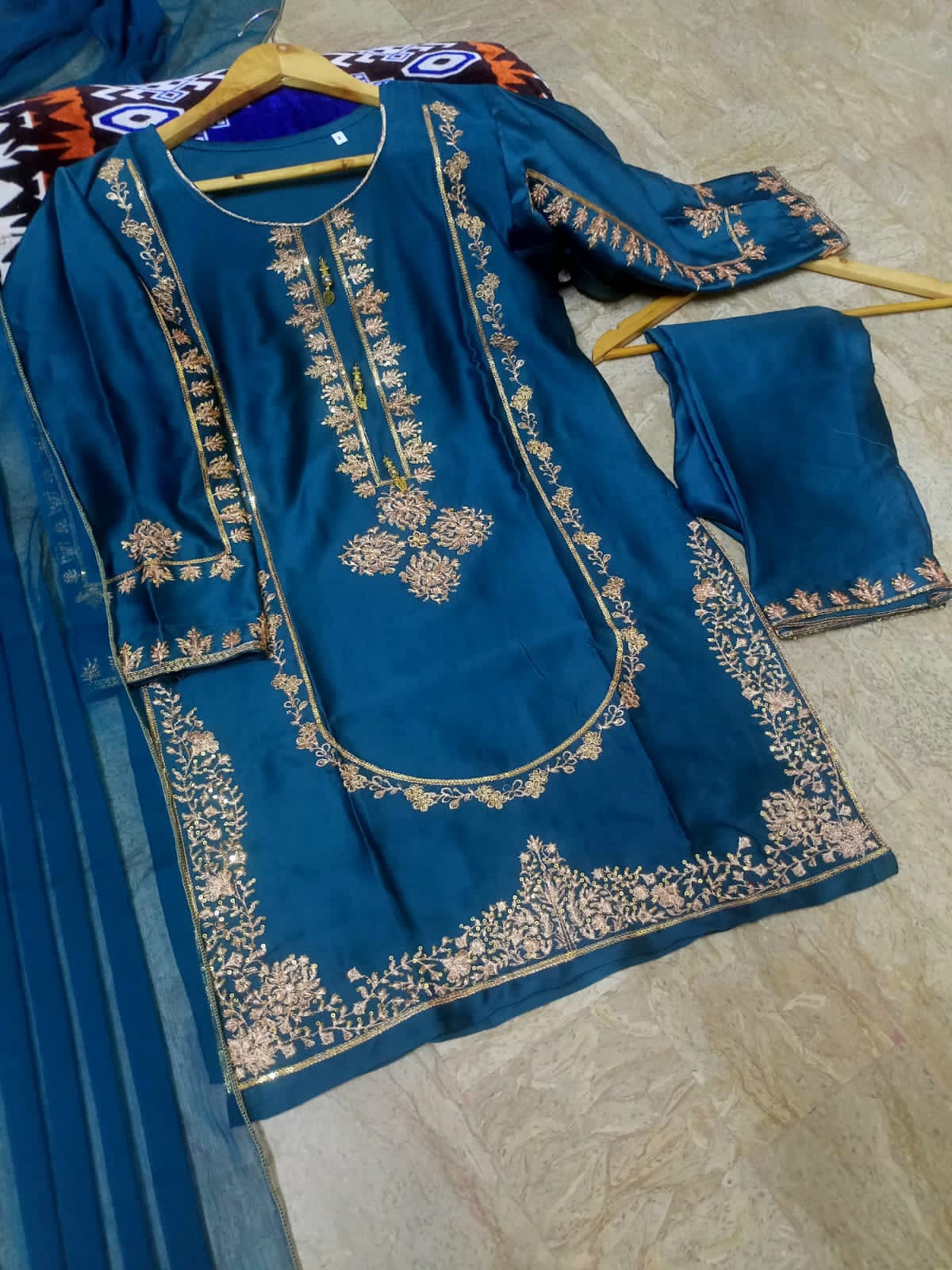 3Pcs Embroidered Suit