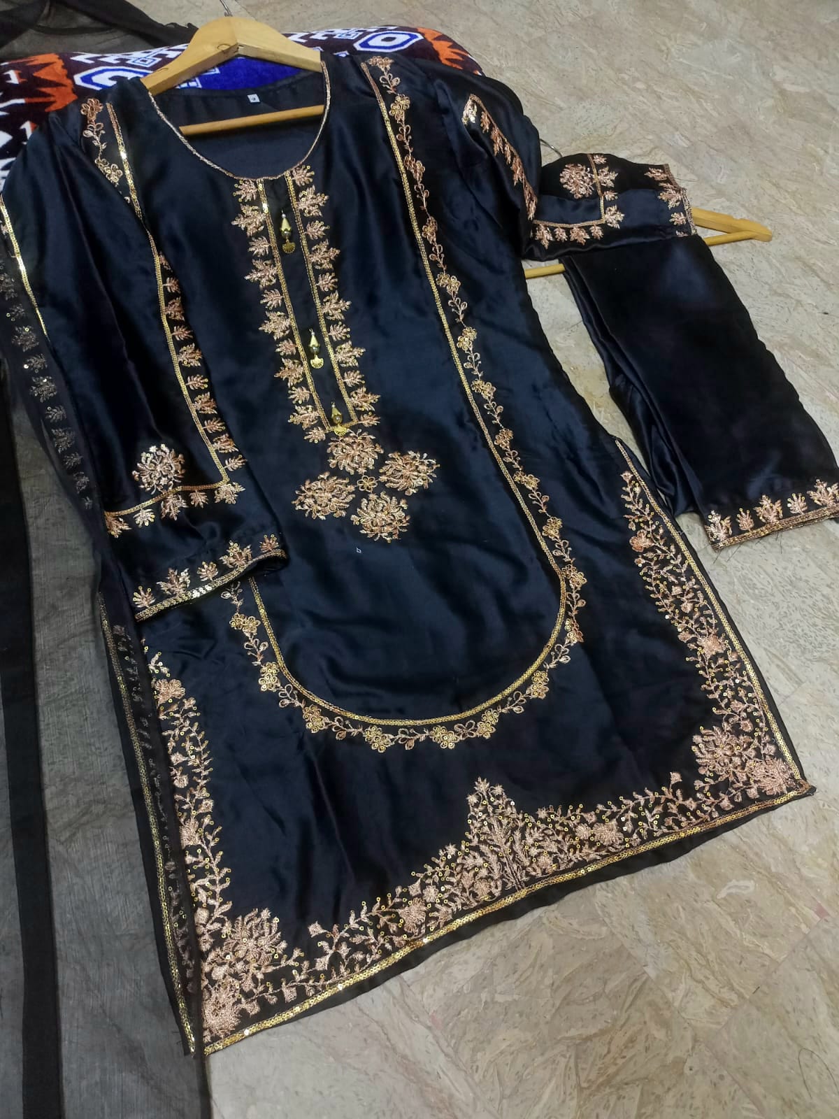 3Pcs Embroidered Suit