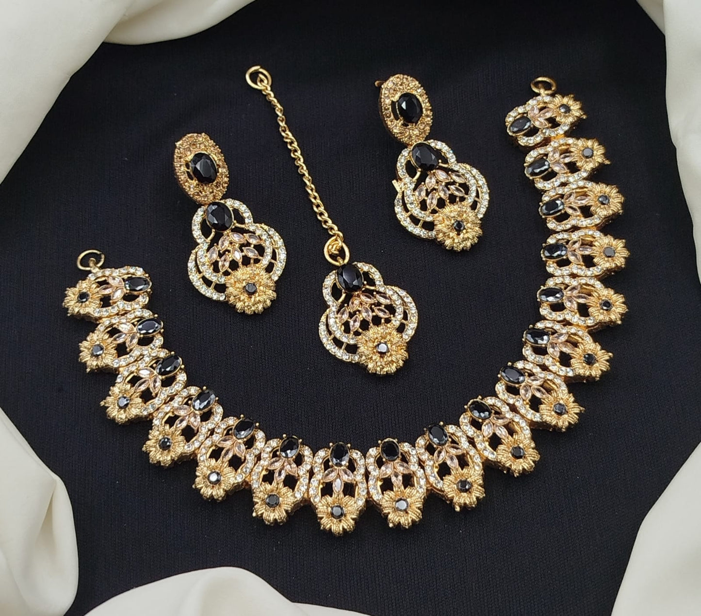 Stylish Necklace Set