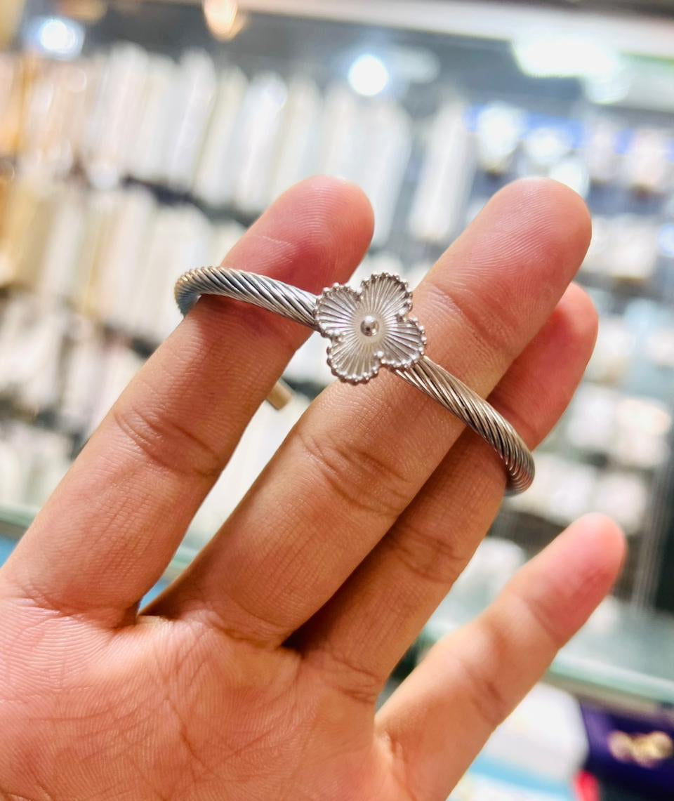 Silver Handuff