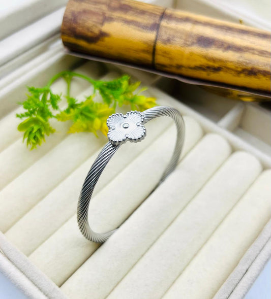 Silver Handuff