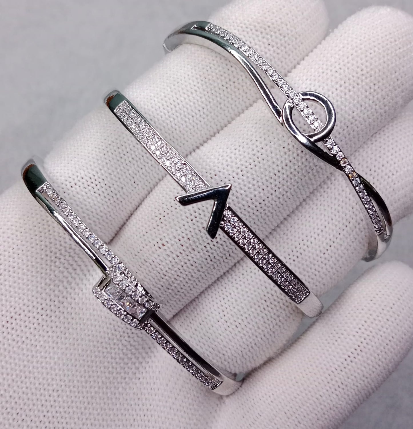 Zircon openable Bracelets