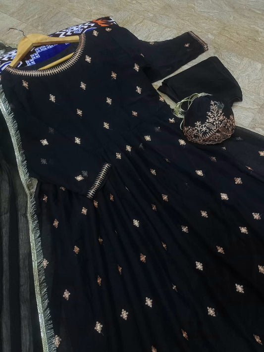 Embroidered Maxi With Potli