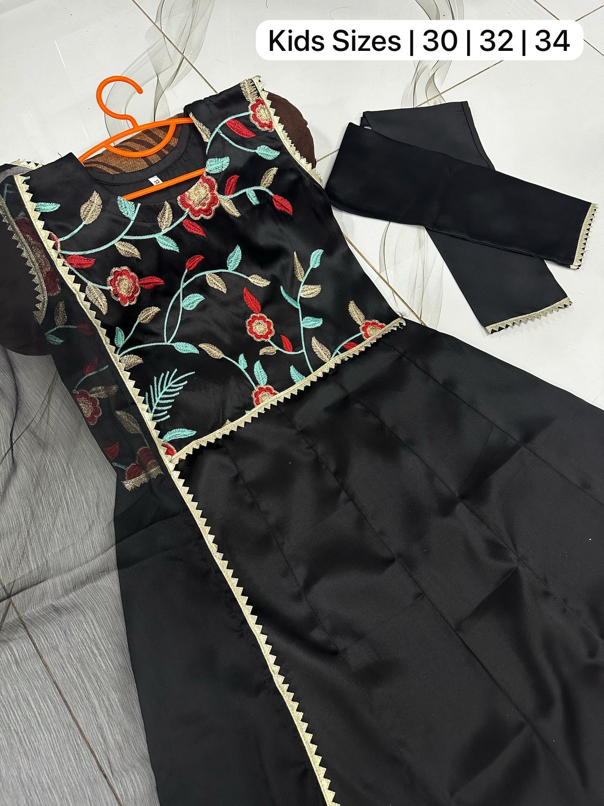 Embroidered Sleeves'less Top