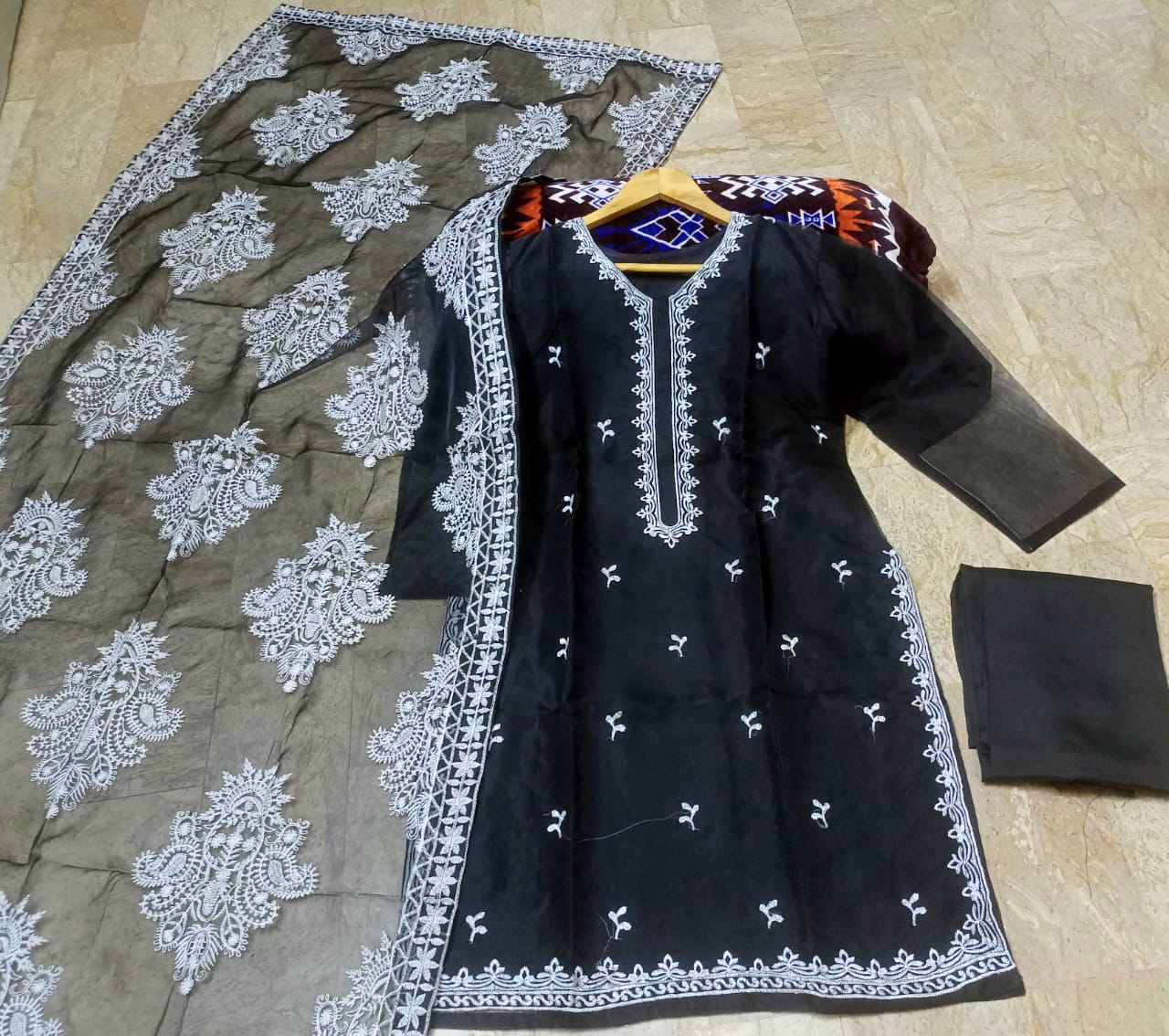 3 PCs Embroidered Suit