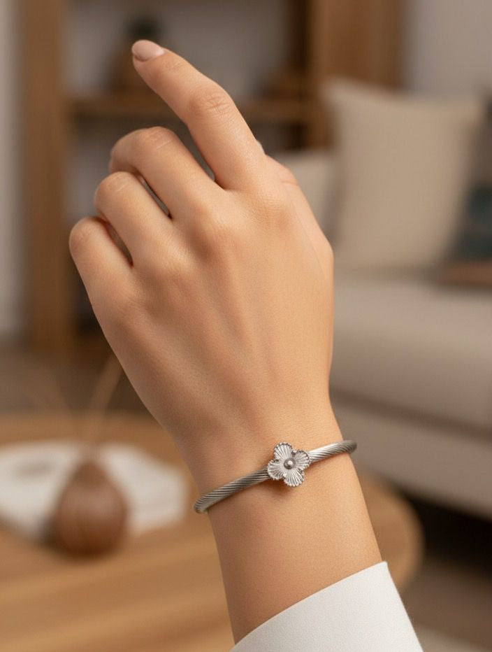 Silver Handuff